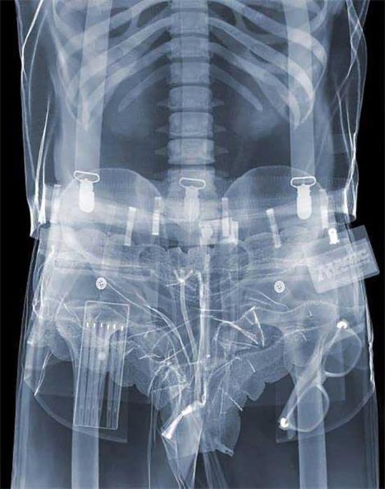 別想走私！直擊現(xiàn)在安檢機(jī)到底多厲害
